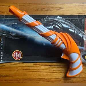 Vintage NOS Sci-Fi Star Trek Romulan Nero Disruptor Blaster with Sound Blaster